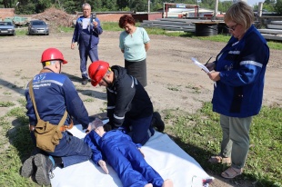 Работники «Облкоммунэнерго» соревновались в оказании помощи пострадавшему от электрического тока
