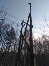 Сразу две аварии на ЛЭП, вызванные ухудшение погоды, пришлось устранять «Облкоммунэнерго» в Мамско-Чуйском районе Иркутской области